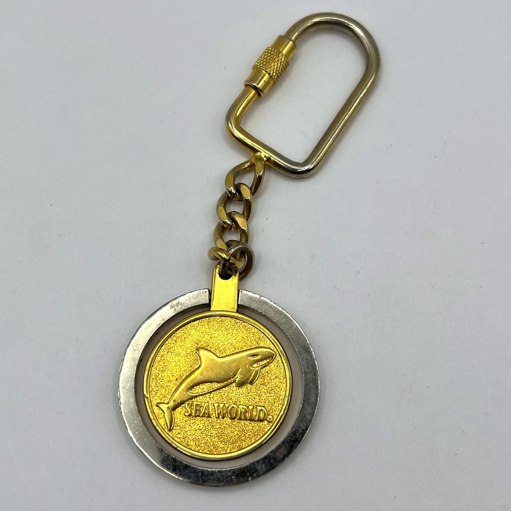 Vintage SeaWorld Shamu Orca Spinner Keychain Gold Silver Tone Souvenir Collector